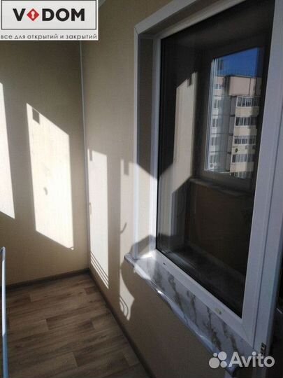 Пластиковая балконная дверь с окном