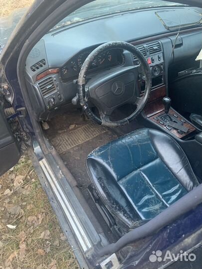Mercedes-Benz E-класс 3.2 AT, 1996, битый, 400 000 км