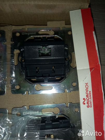 Розетка компьютерная Valena