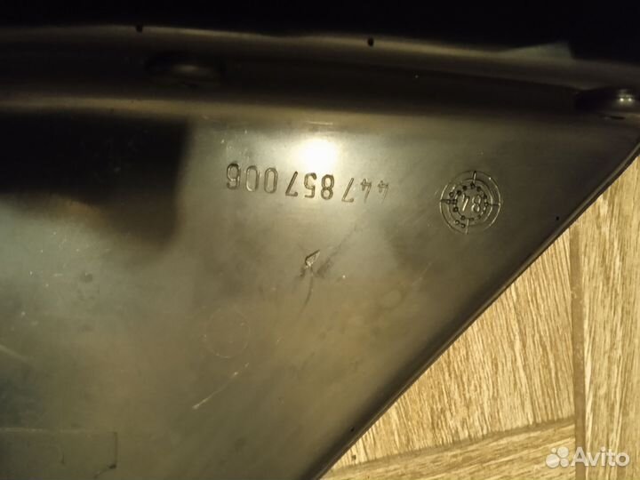 Боковая накладка передней панели Audi 200 C3