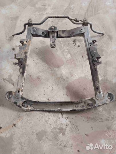 Подрамник двигателя Рено Логан 1