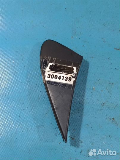 Крышка крепления зеркала внутренняя правая Toyota