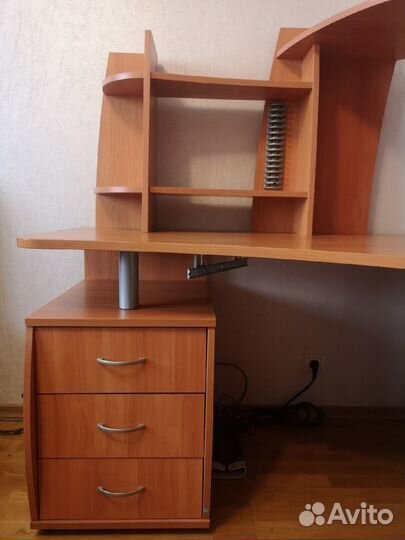 Компьютерный стол