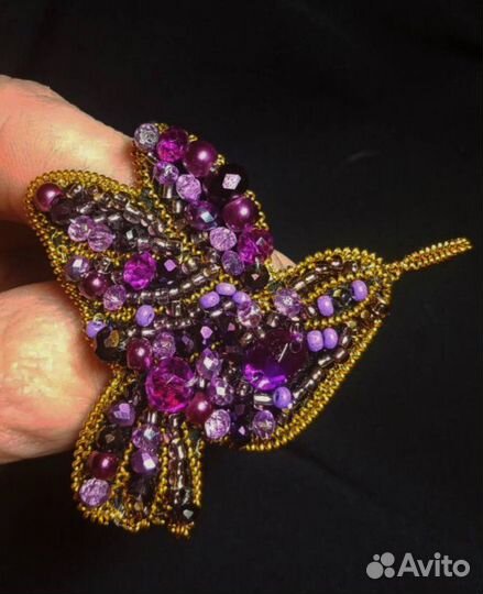 Брошь ручной работы из бисера