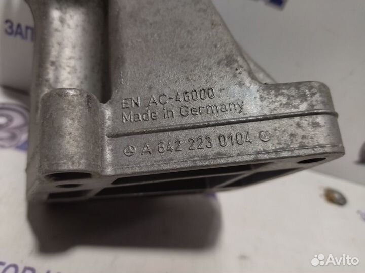 Кронштейн опоры двигателя справа Mercedes W219