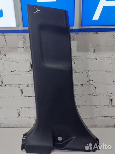 Обшивка центральной стойки передняя левая Toyota