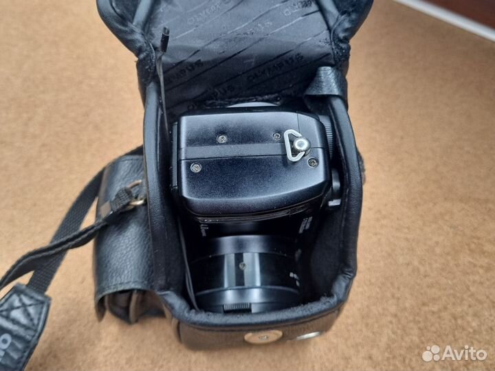 С оригинальным кожаным чехлом Olympus c-770 ultra