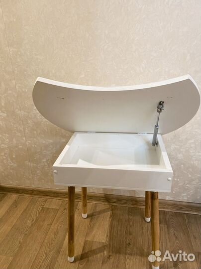 Детский столик со стулом