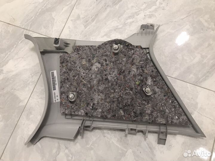 Обшивка задней левой стойки Golf 6