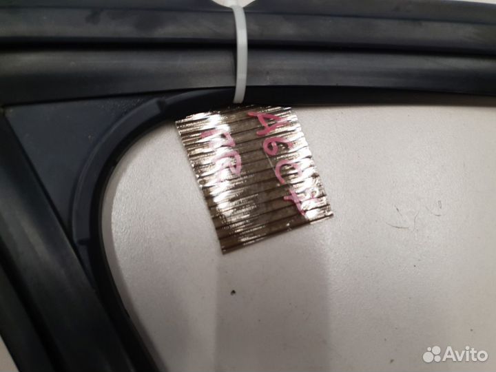 Уплотнитель стекла передней правой двери Audi A6 S6 C7 2011-2018