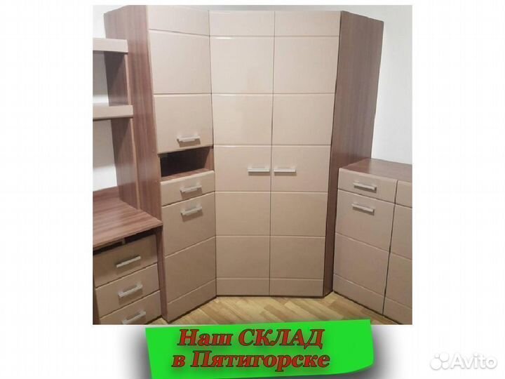 Шкаф пенал с ящиками