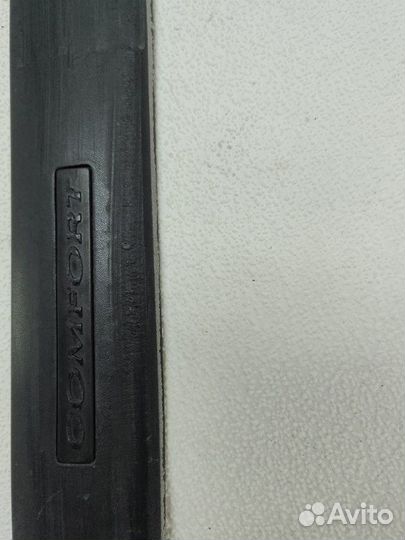 Накладка двери задняя правая Mitsubishi Carisma