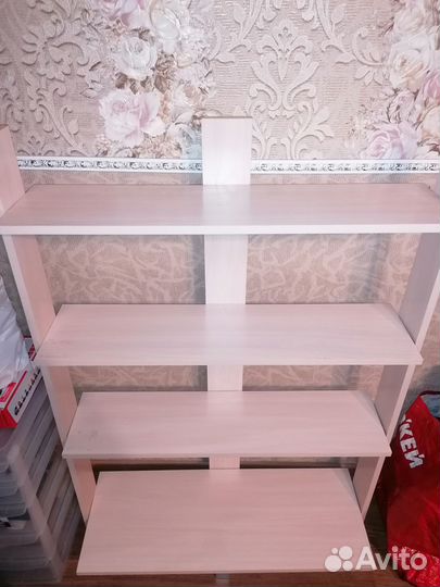 Напольная полка для книг