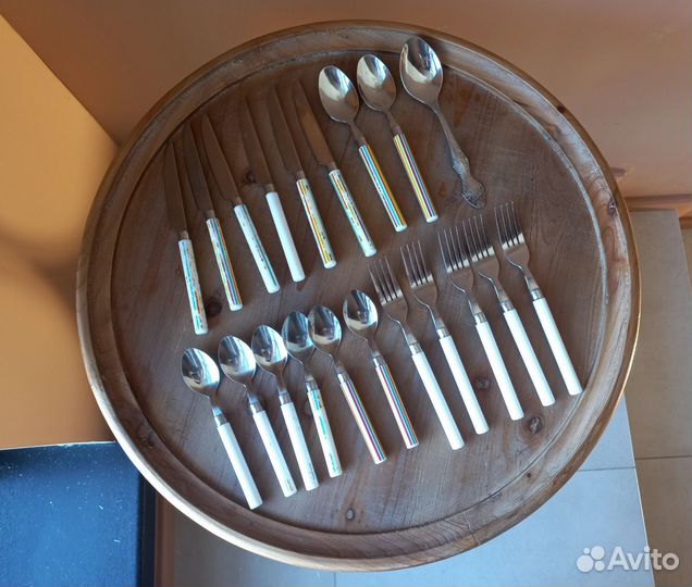 Набор посуды тарелки чашки салатники ложки вилки