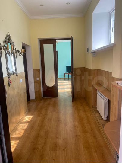 4-к. квартира, 140 м², 3/3 эт.