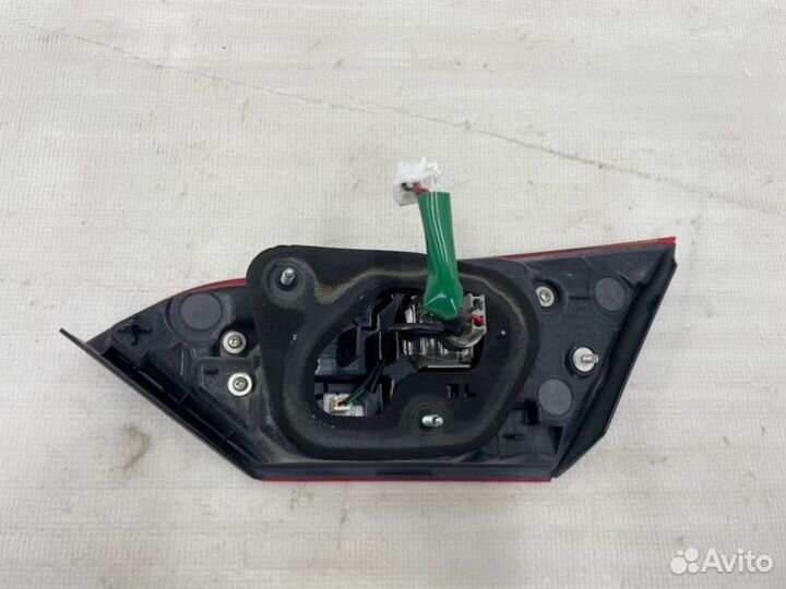 Фонарь внутренний задний левый Toyota Camry