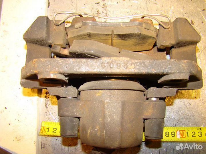 Передний супорт 3,0i Ford escape 02г