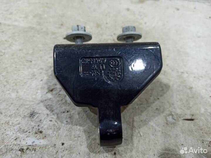 Петля двери задней левой верхняя