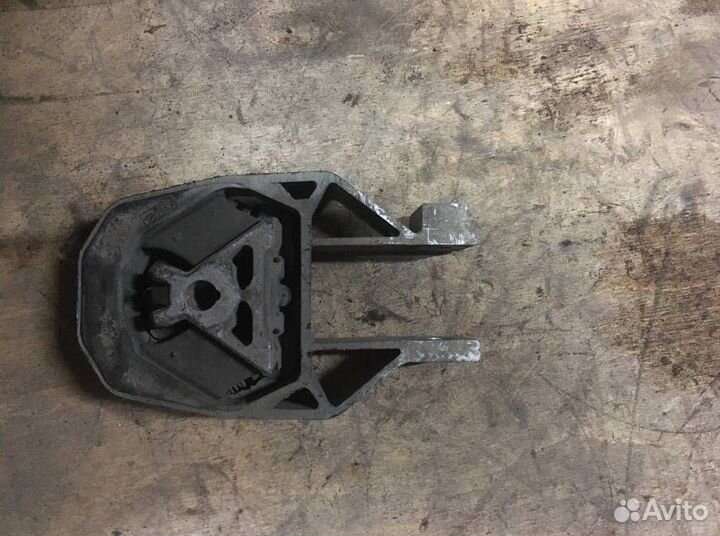 Подушка кпп Ford Focus 3