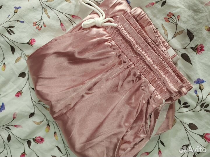 Розовые атласные брюки новые