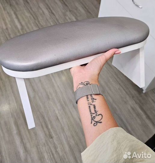 Маникюрный стол с подставкой