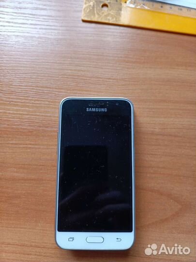 Телефон Samsung J1(2016)