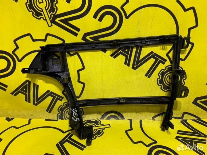 Консоль центральная Toyota Prius ZVW30 2ZR-FXE