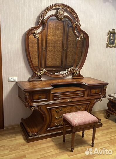 Спальный гарнитур