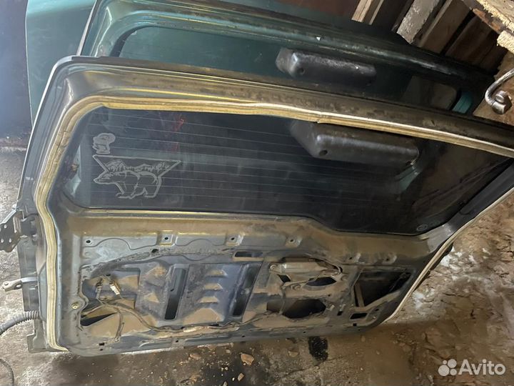 Mitsubishi pajero io дверь багажника