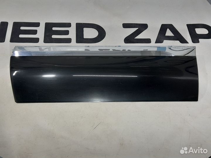 Накладка задней левой двери VW Touareg NF