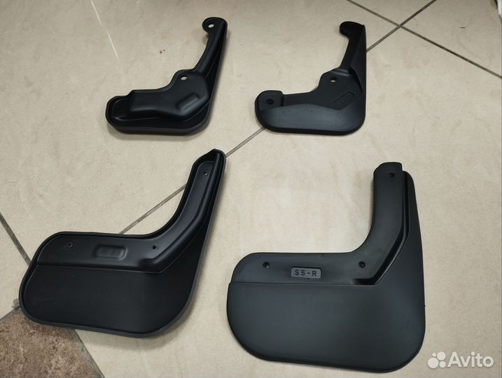 Комплект оригинальных брызговиков Omoda S5