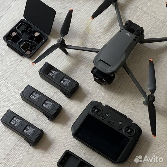 Квадрокоптер DJI Mavic 3 Pro Combo RC Rro