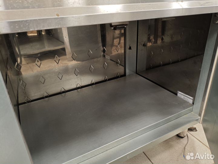Холодильная витрина линии раздачи