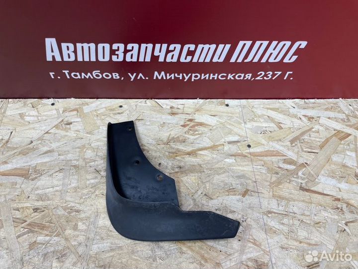 Брызговик передний левый Renault Duster