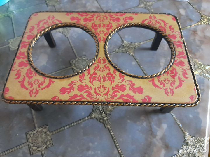 Подставка с мисками для домашних животных