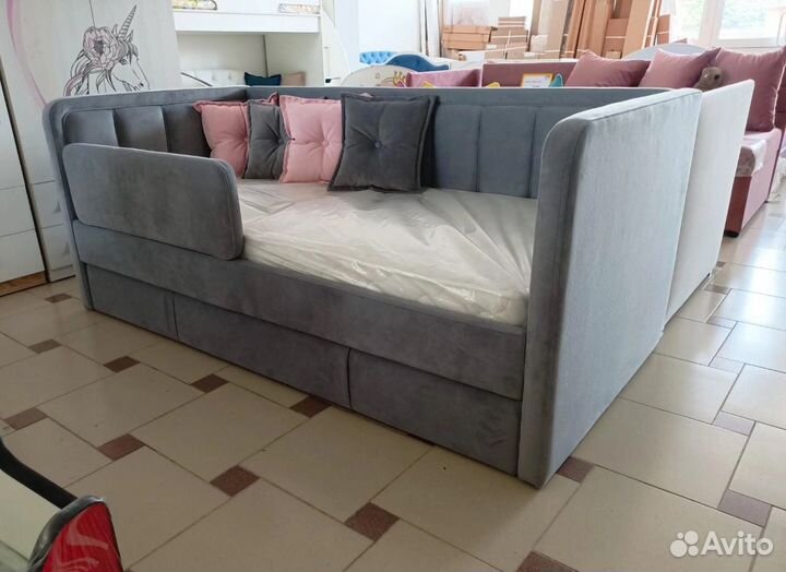 Мягкая кровать-диван с ящиком