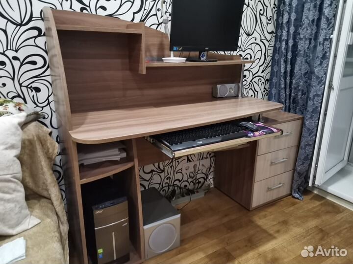 Компьютерный стол