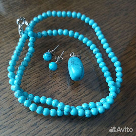 Бусы, серьги-пуссеты, кулон из бирюзы