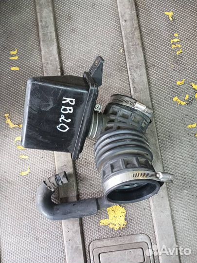 Патрубок воздушного фильтра Nissan Laurel C35 HC35