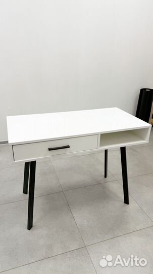 Письменный стол