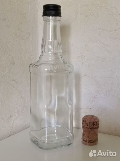 Бутылка прозрачное стекло Квадрат с крышкой