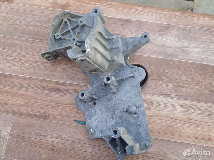 Кронштейн генератора chrysler волга газель