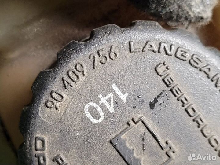 Расширительный бачок на Saab 900