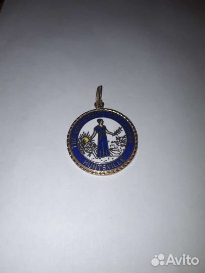 Медальон университета Алабамы в Хантсвилле