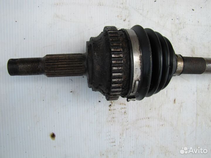 Chrysler Neon полуось правая передняя