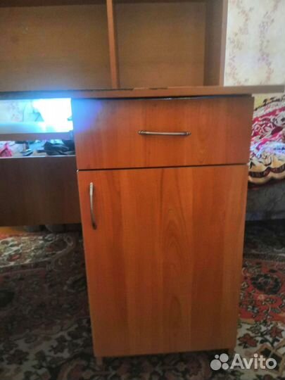 Уголок школьника стол со шкафчиками