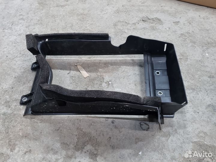 Дефлектор радиатора правый Toyota Land Cruiser 300