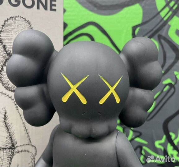 Игрушка Kaws с деньгами
