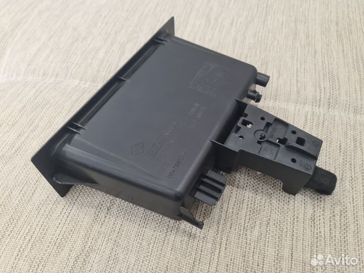 Ниша-заглушка в слот магнитолы renault