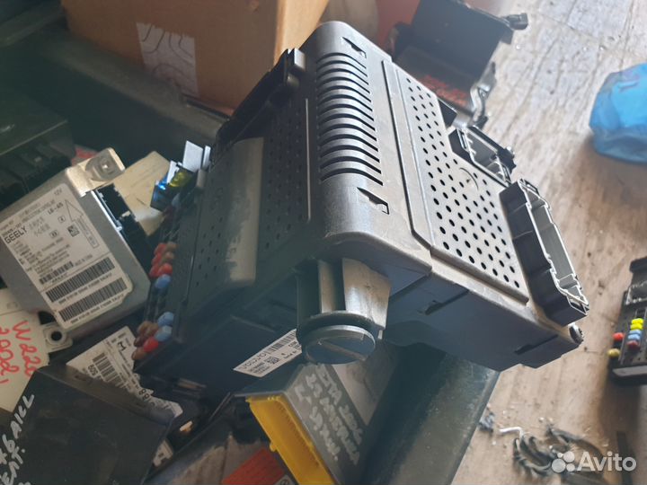 Монтажный блок предохранителей volvo s60 30786889